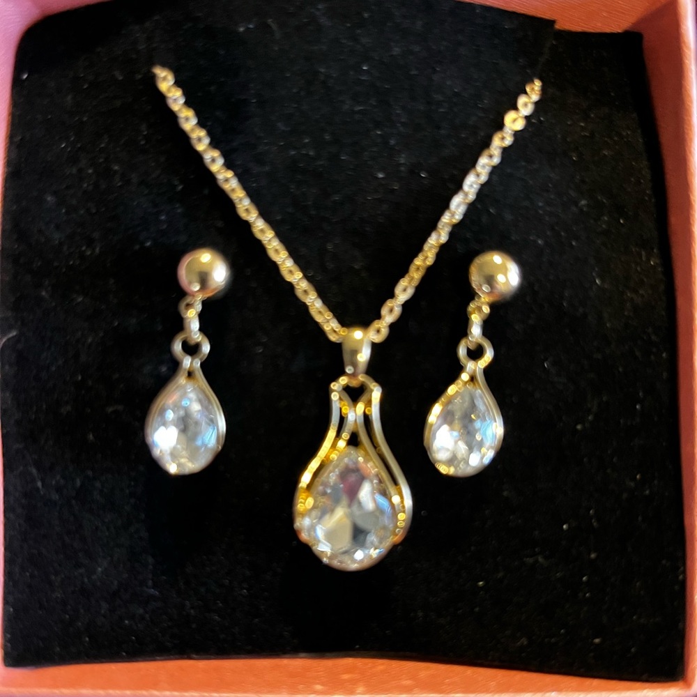 Necklace and earring set.